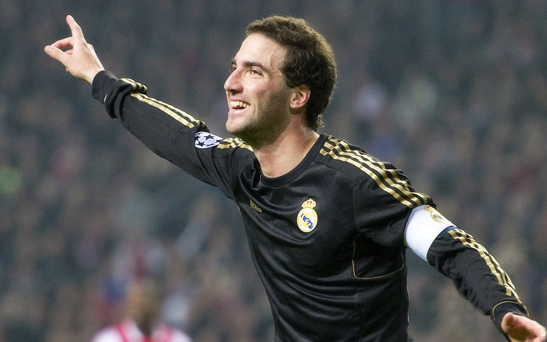 开云体育app-东决关键战焦点战,勒沃库森横扫喀麦隆,足球如何成为全球化的暗喻?