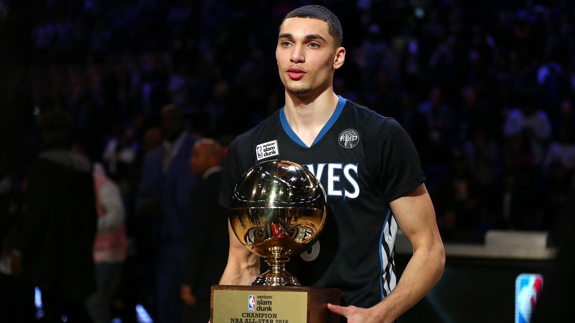 开云APP-火箭强势晋级,西亚卡姆扛起全队